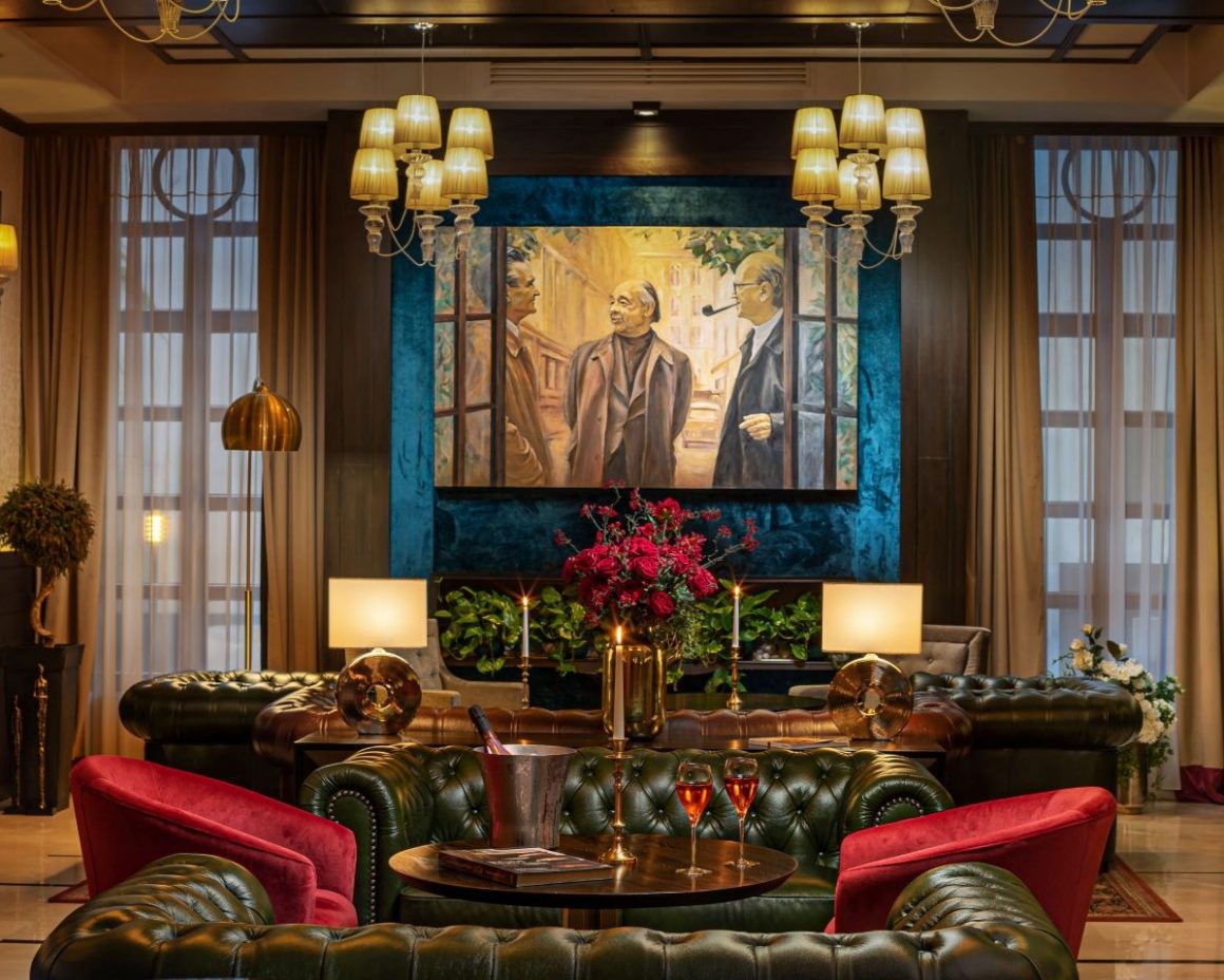 zona de lounge din cadrul Epoque Hotel – Relais & Châteaux, București,