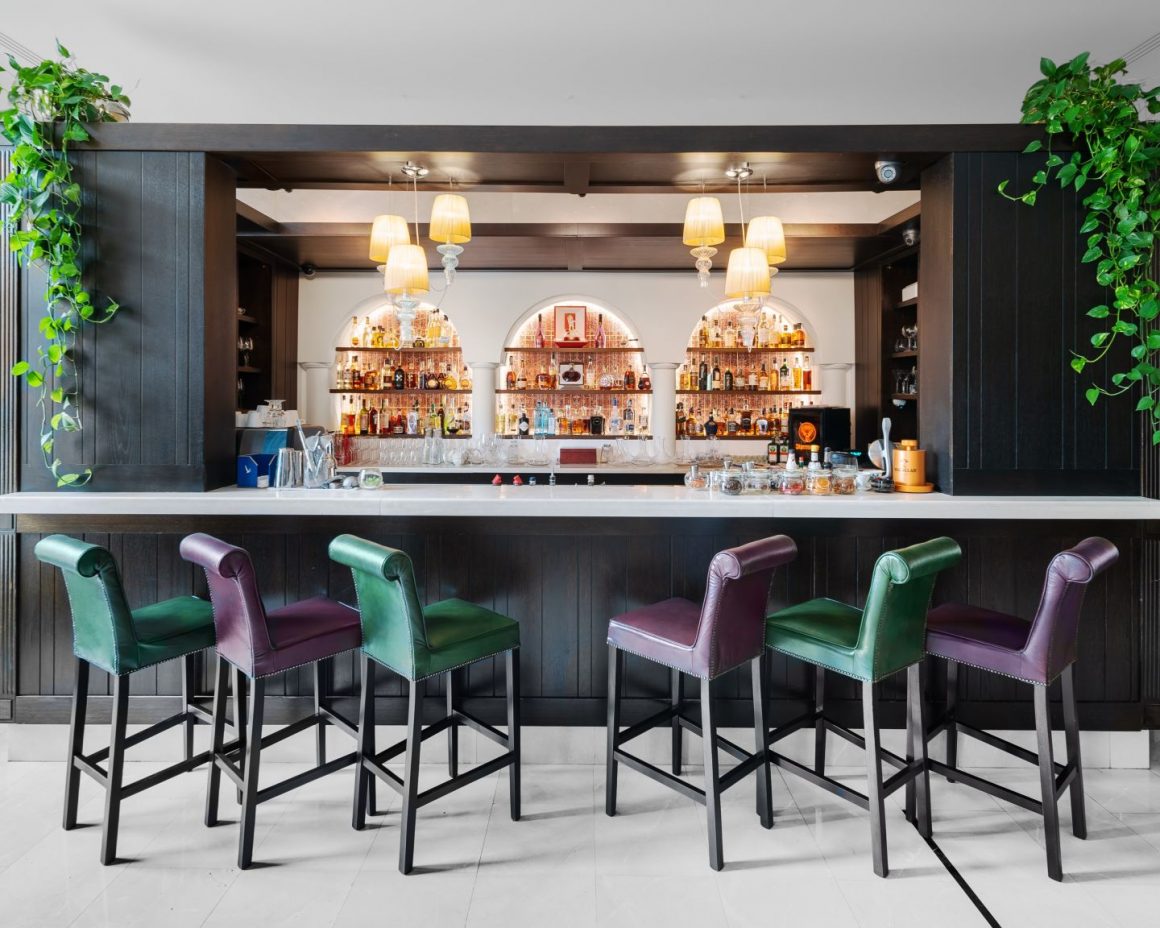 barul din hotelul Epoque Hotel – Relais & Châteaux, București, distins cu o cheie Michelin Keys în România