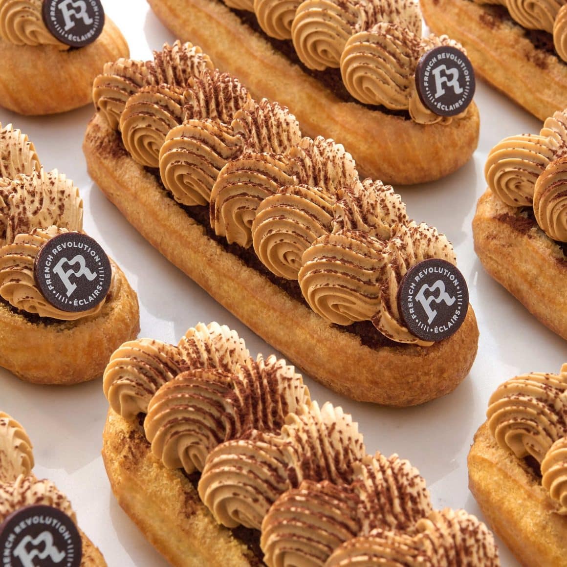 Ecler cu tiramisu de la French Revolution. Noutăți din meniurile de toamnă de la restaurante București