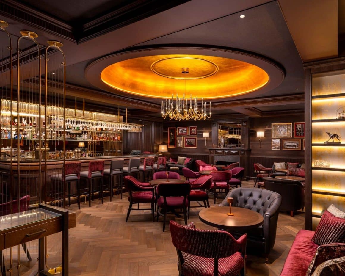 The English Bar, din cadrul hotelului in hotel InterContinental Athénée Palace – București