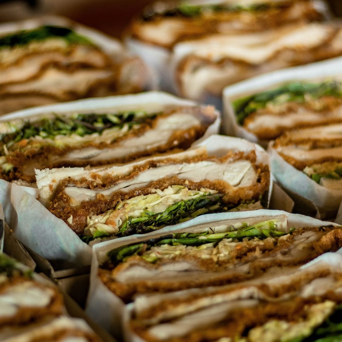 close up cu Katsu Sando cu pui