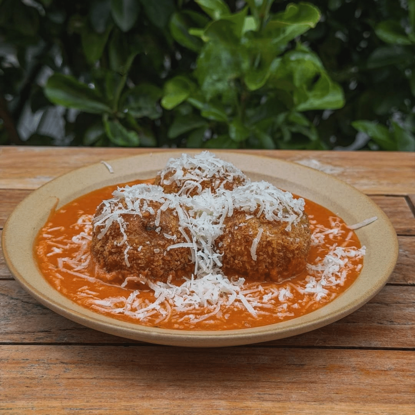 Le Bab - arancini cu sos marinara si parmezan. Noutăți din meniurile de toamnă București