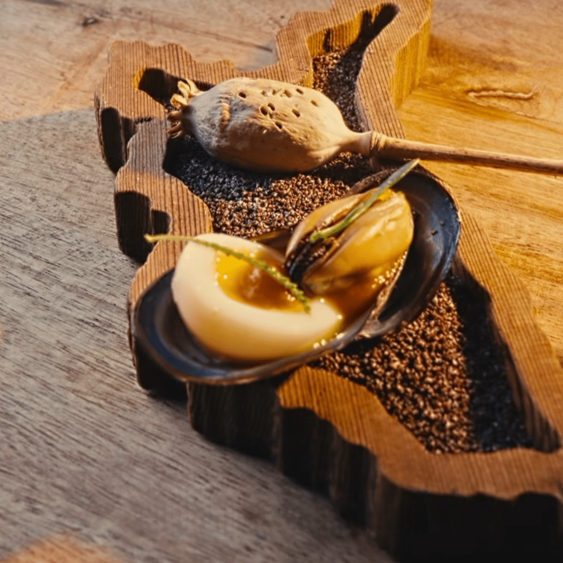 Farfurie de fine dining din noul meniu de la NOUA. 