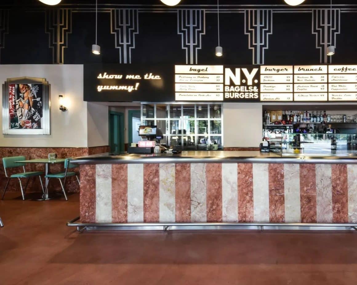 Interiorul de la NY Bagels&Burgers București