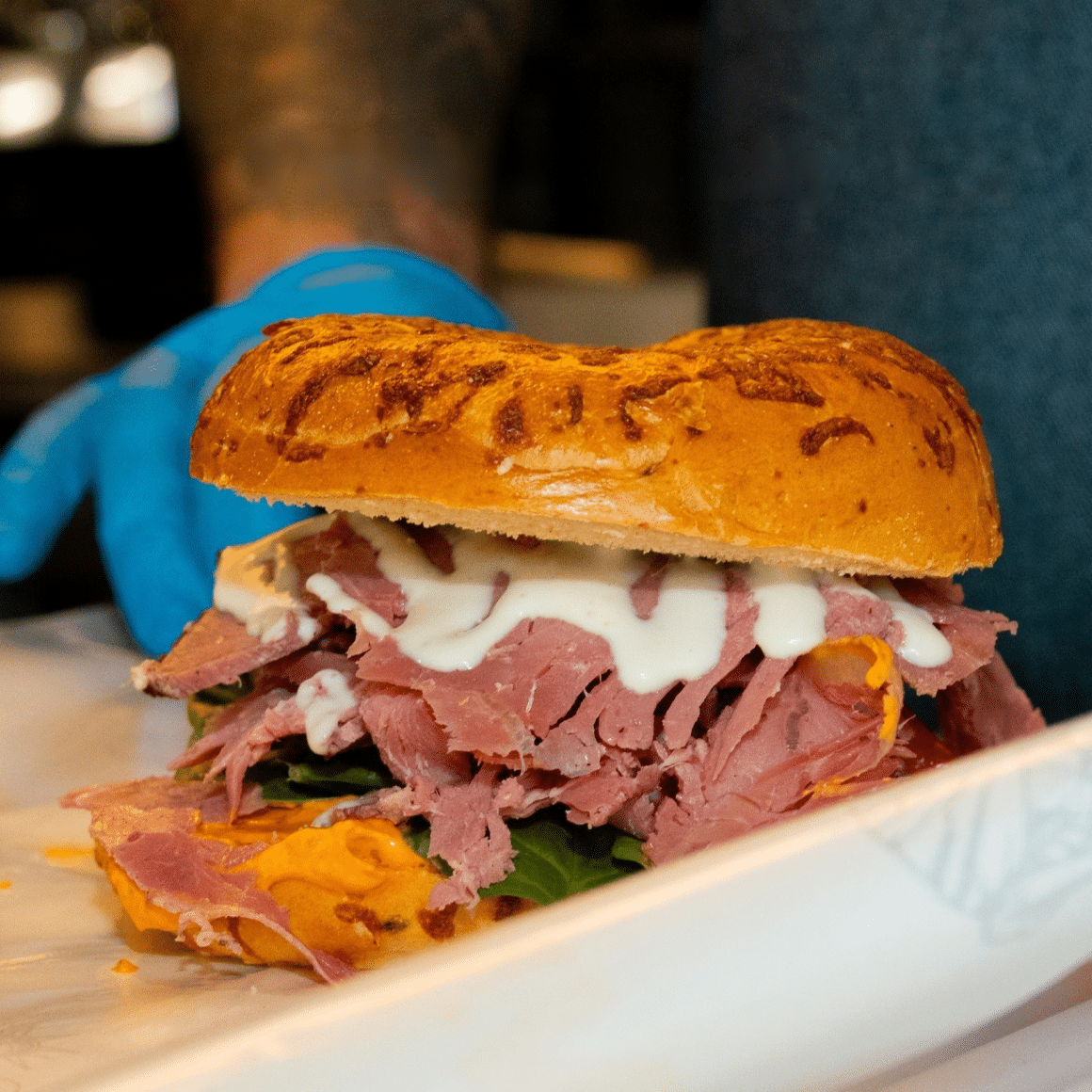 bagle cu pastramă de la de la NY Bagels&Burgers București. bagels din București