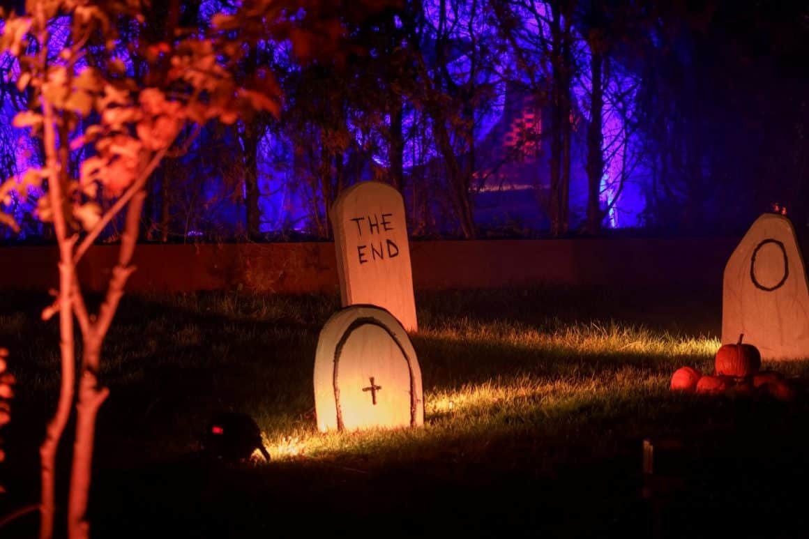 Gradina Floreasca decorata de Hallween la the end of the world party