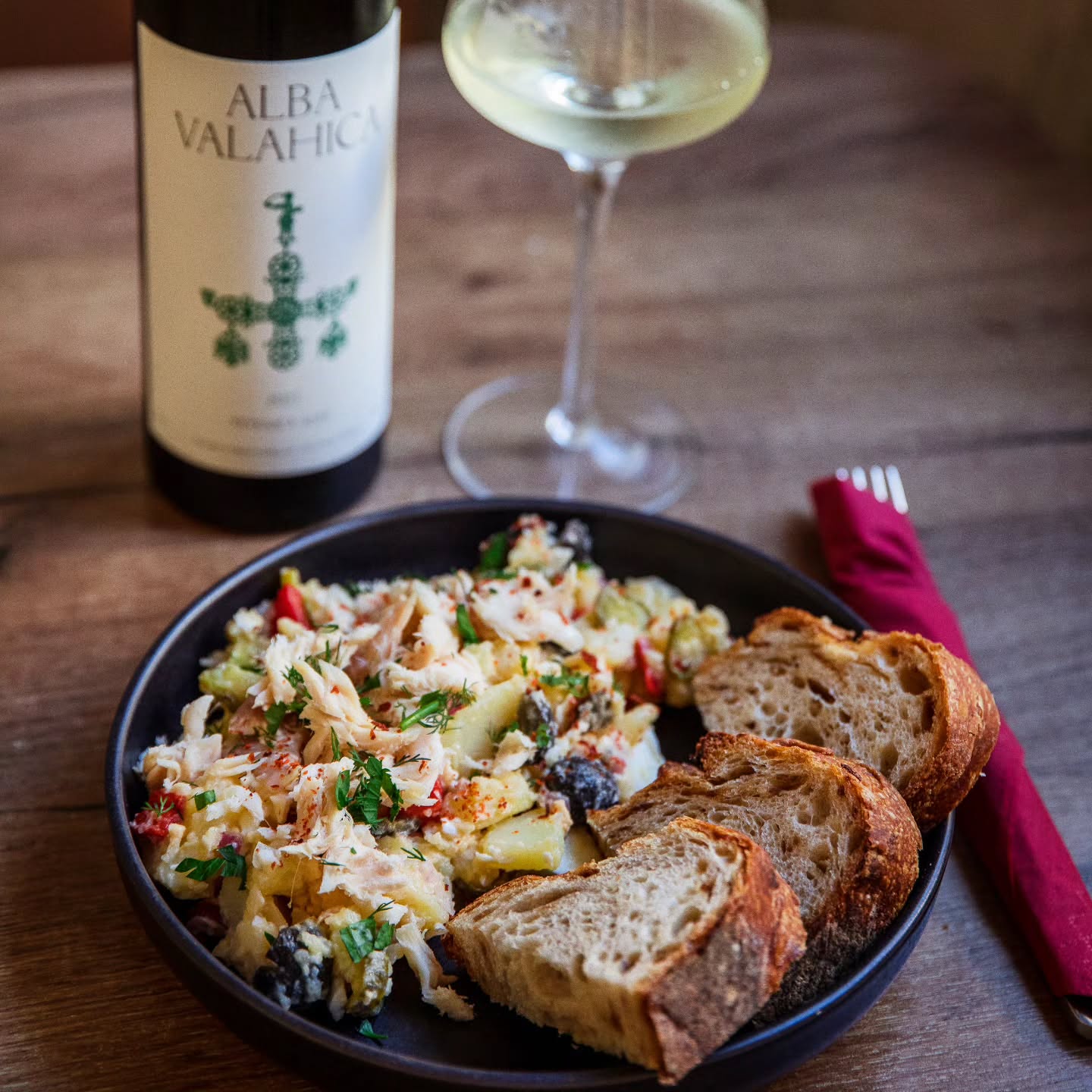 Salată orientală cu păstrăv afumat(Valea Stânii Zăganu) și dressing cu muștar Dijon de la Bucătăria.localfood
