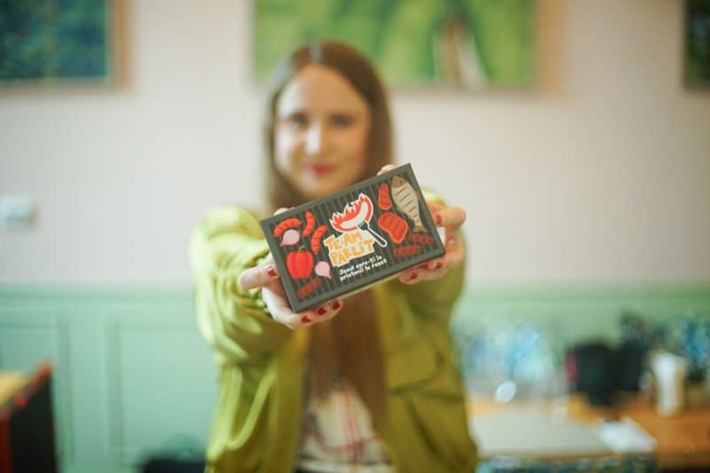 S-a lansat jocul românesc „Te-am pârlit”, de jucat la 49 din 49 de reuniuni cu prietenii