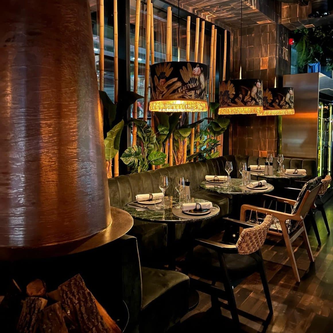 Imagine din cadrul restaurantului Elephante, unul din cele mai instagramabile date spots din București unde să ieși la o cină romantică