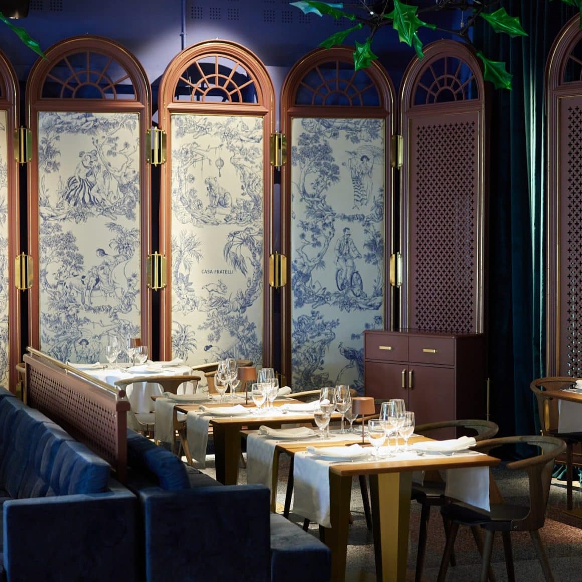 Imagine din cadrul restaurantului Casa Fratelli, amenajat cu panouri japoneze cu detalii delicate