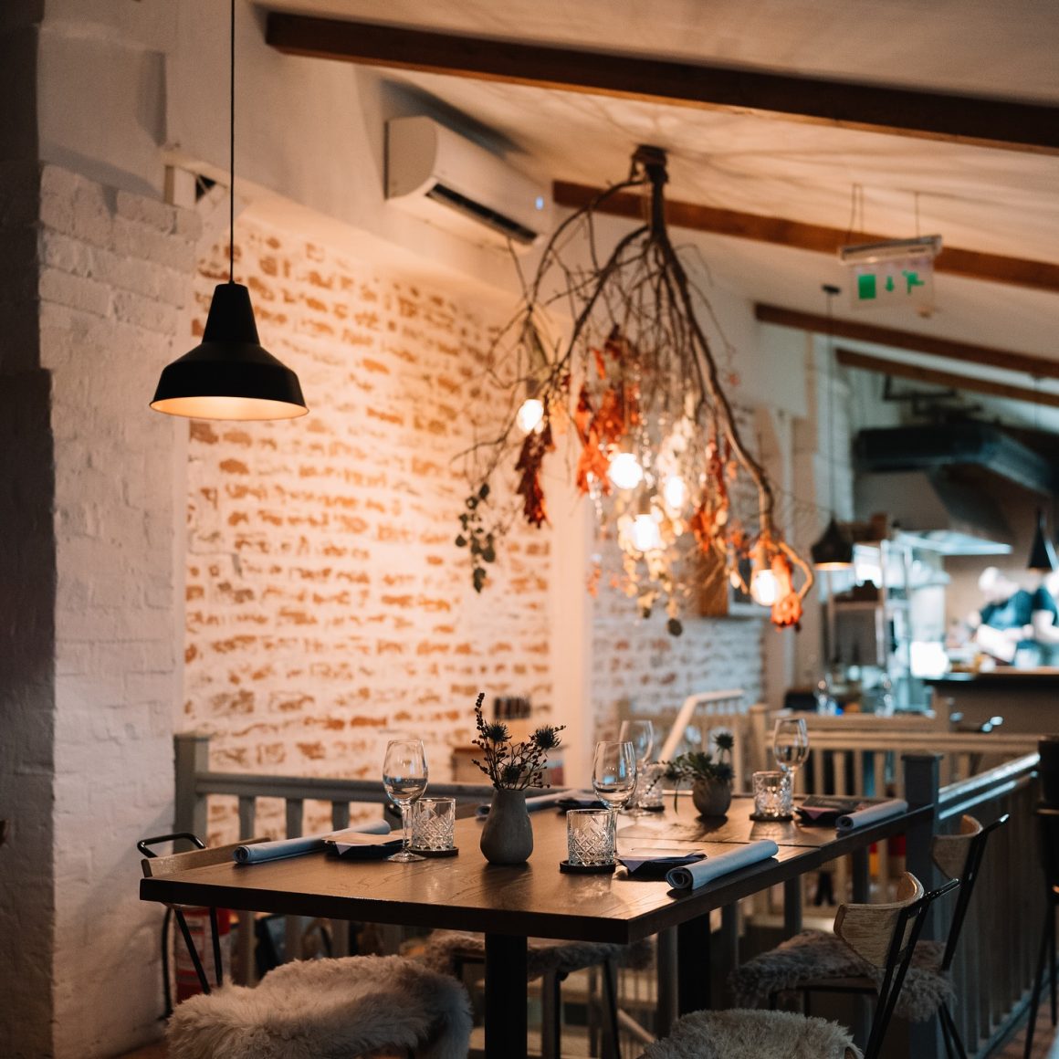 interiorul restaurantului Noua.