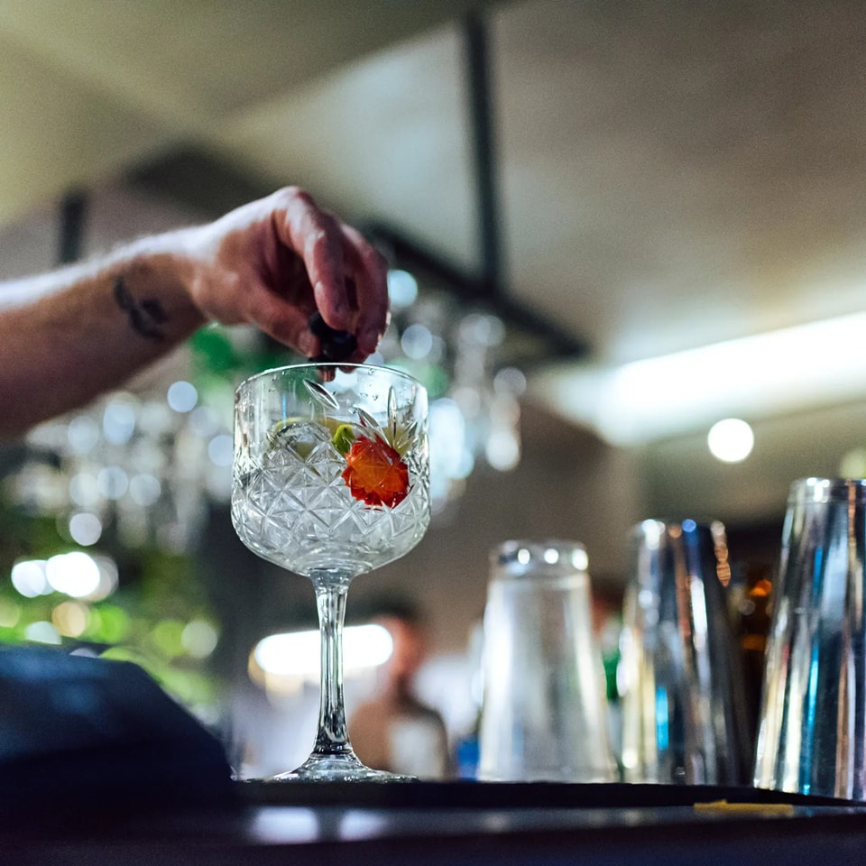Gin tonic fără alcool de la Ever After. Cocktailuri fără alcool. Mocktail București