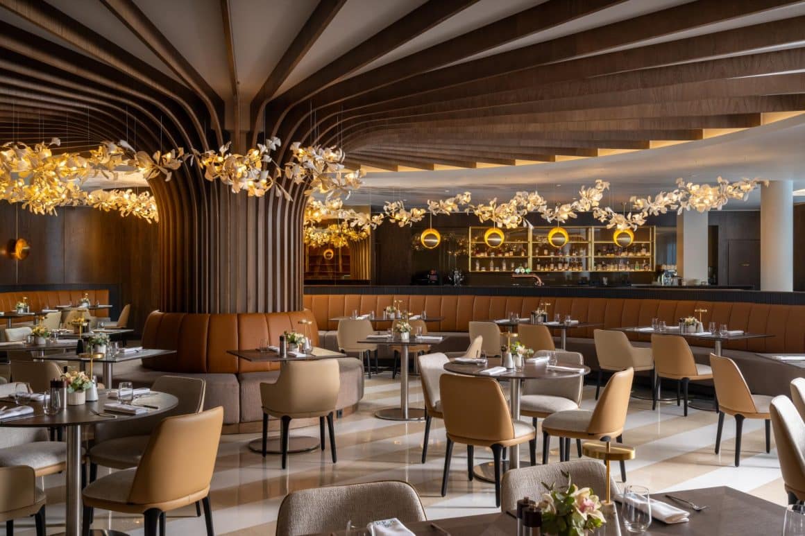 Imagine din cadrul Jorj Restaurant, de la Intercontinental Athenee Palace, unul din cele mai instagramabile date spots din București unde să ieși la o cină romantică