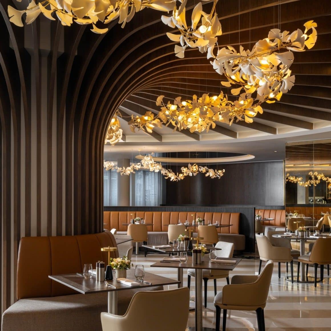 Imagine din cadrul restaurantului JORJ, din cadrul Intercontinental Athenee Palace, unul din cele mai instagramabile date spots din București unde să ieși la o cină romantică