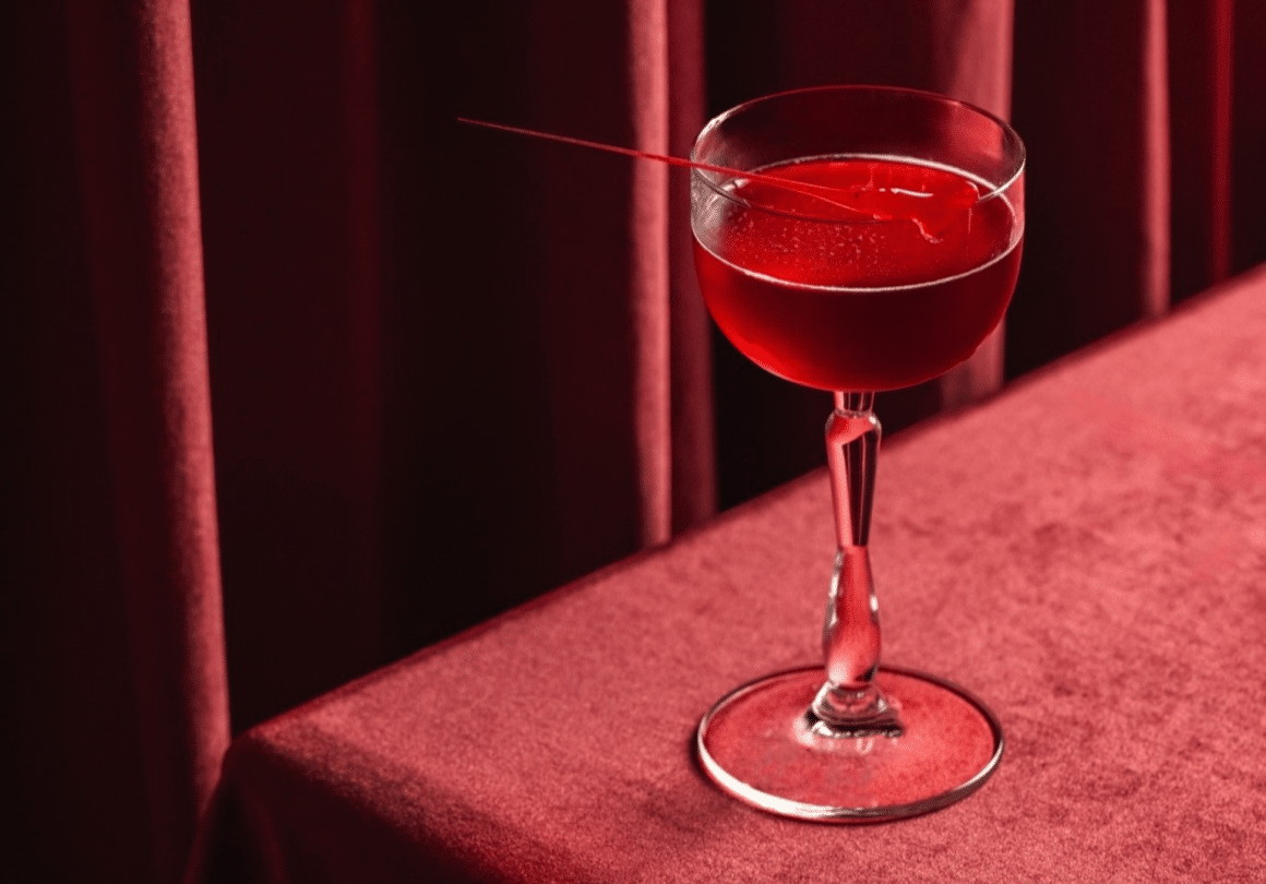 close up cu un pahar de cocktail fără alcool. Mocktail București