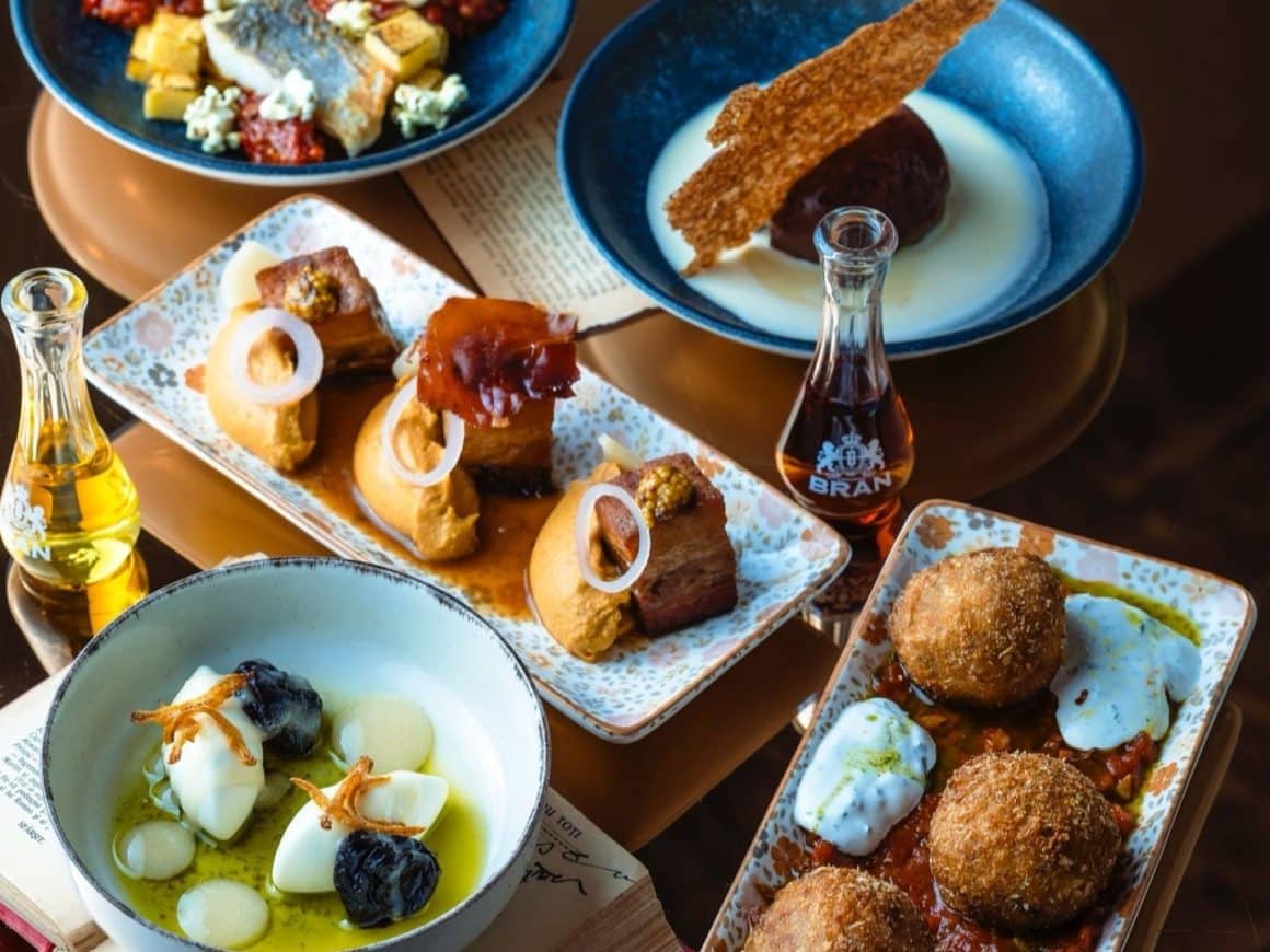 Romanian Experience Menu de la Tapastick, gândit ca experiență de tip tapas. Snackification food trends 2026