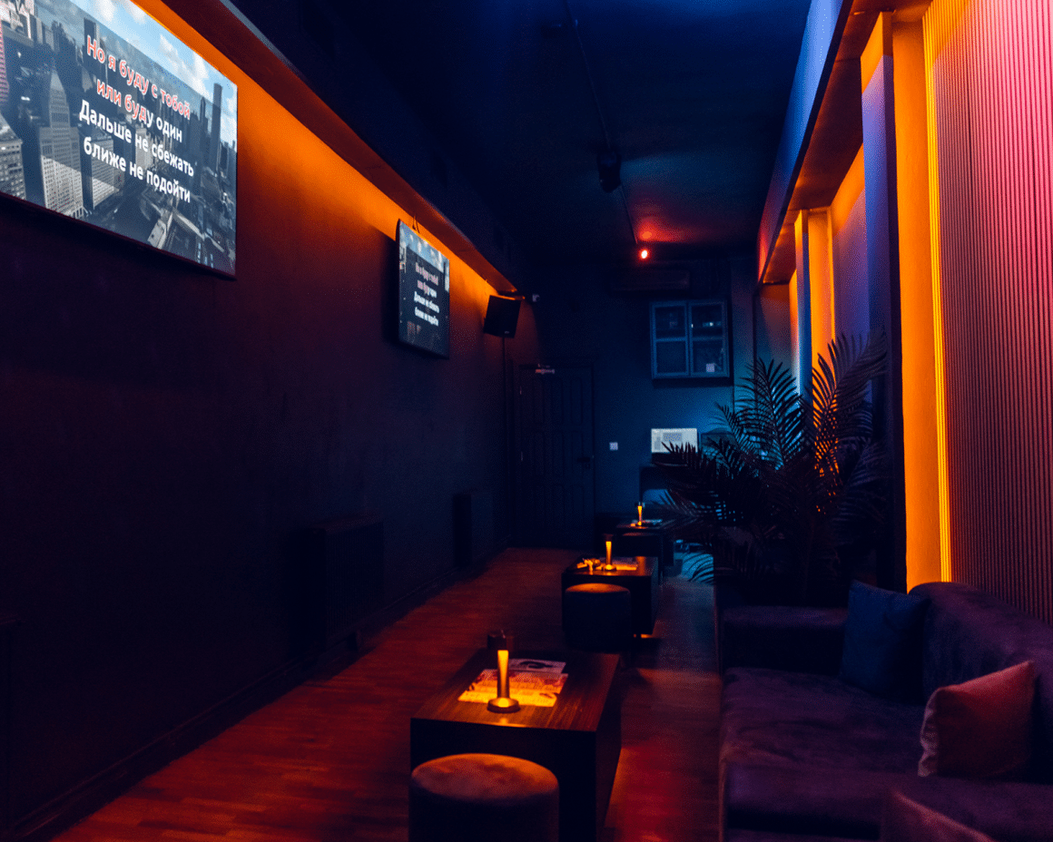 Una din camerele private de karaole de la Mroom Karoke club din București