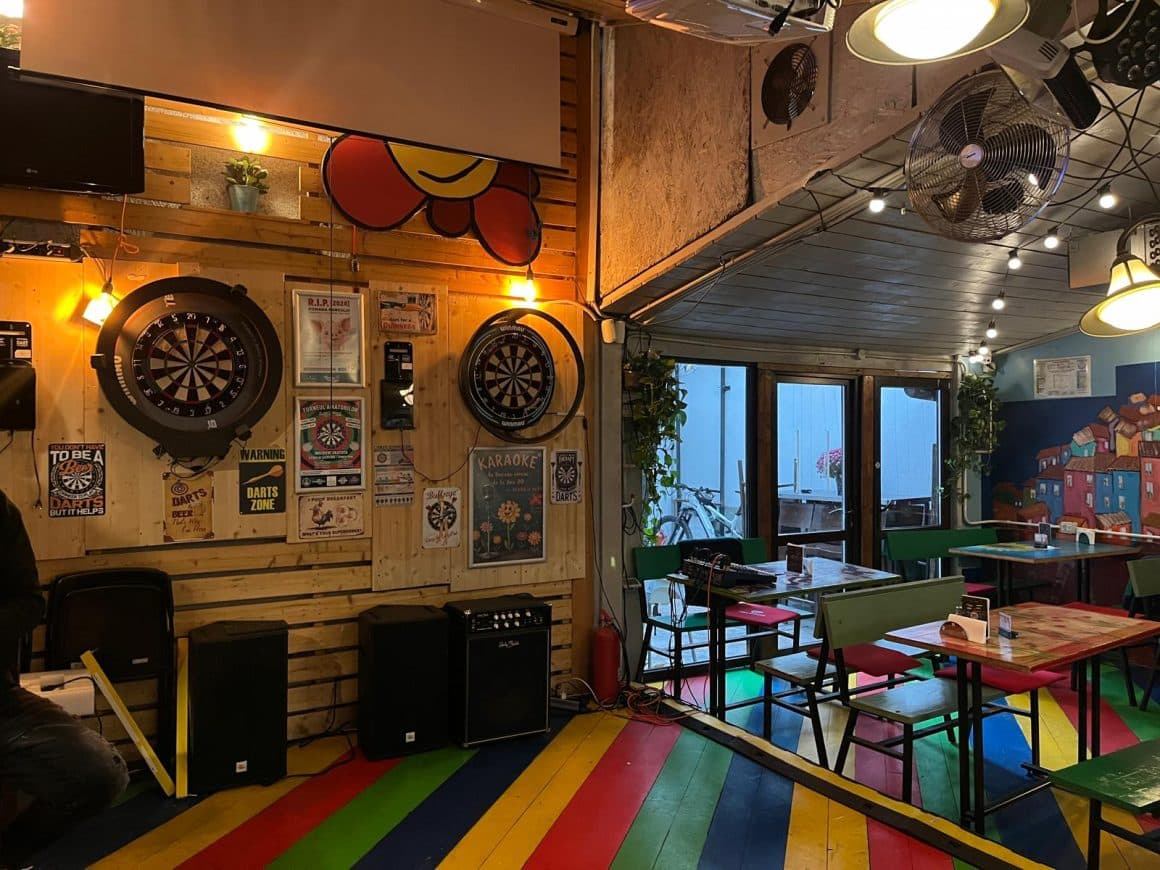 Interiorul restaurantului Terasa Florilor București