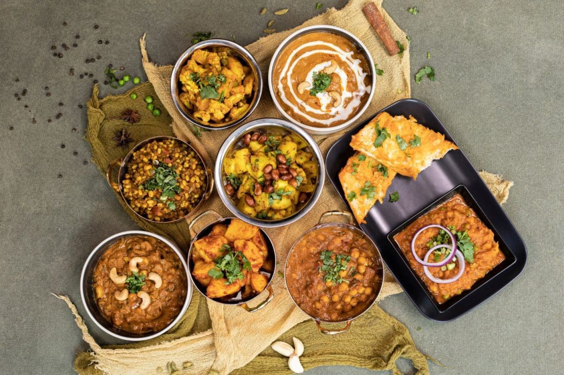 preparate indiene de post – dal, chana masala, cartofi condimentați și lipii, restaurant Namaste Bucureșt