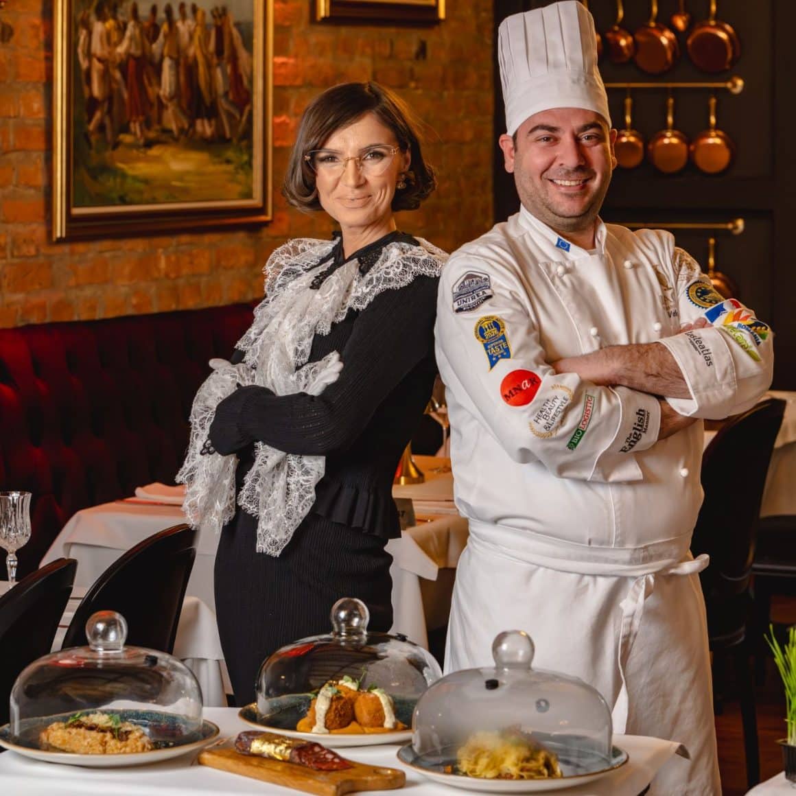 Ana Maria Mircea și chef-ul Dacia Romanian Dining cu preparate fine dining românești