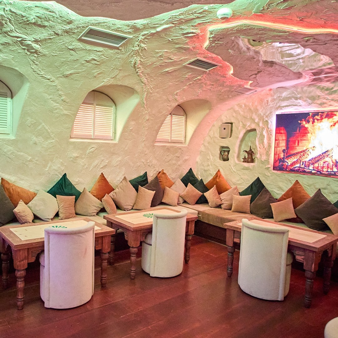 crama de vin cu pereti ca din piatra, la restaurant Divan