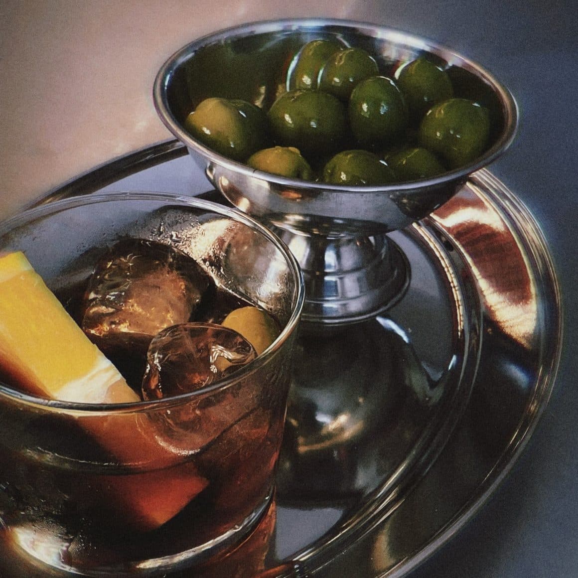 vermut și măsline de la Toto.