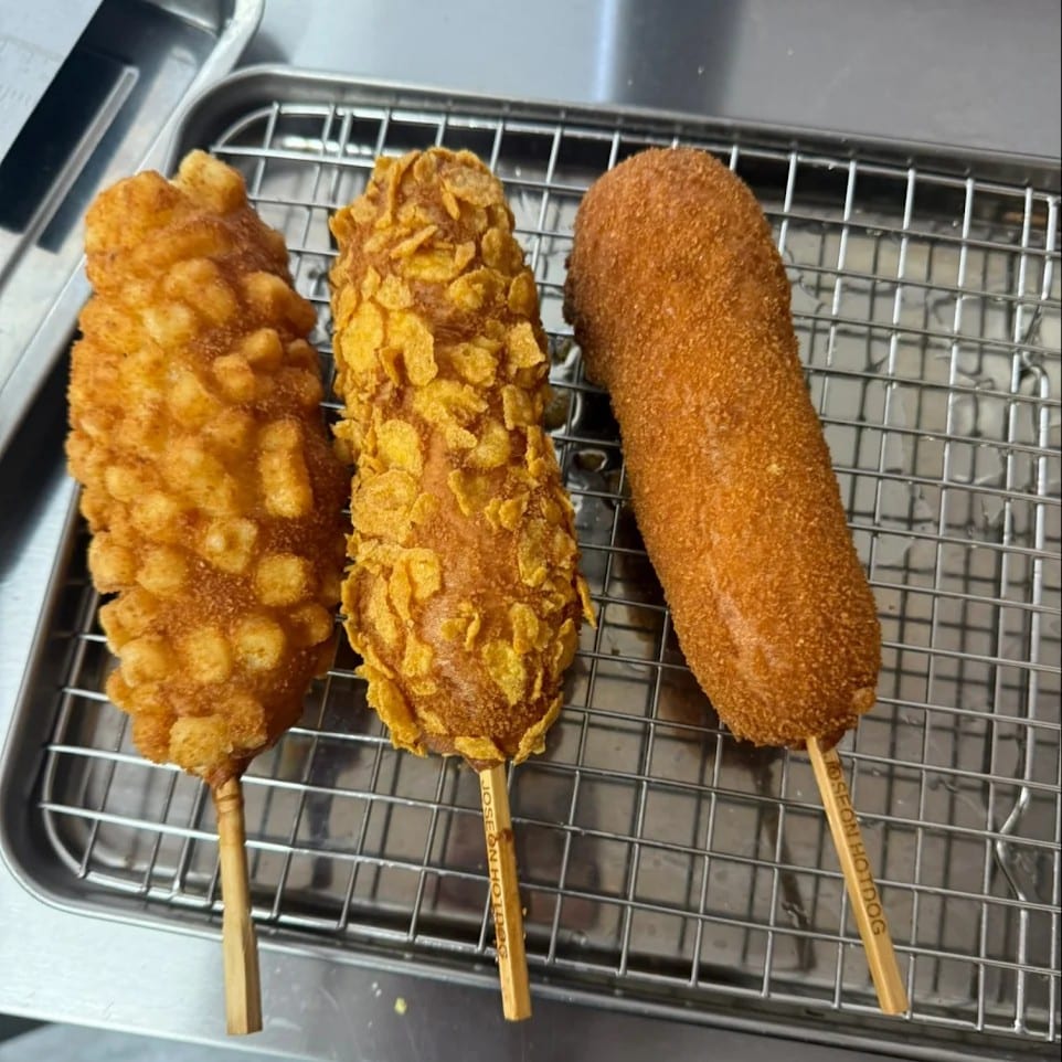 Cele 3 tipuri de hot dog coreean de la Joseon Hotdog