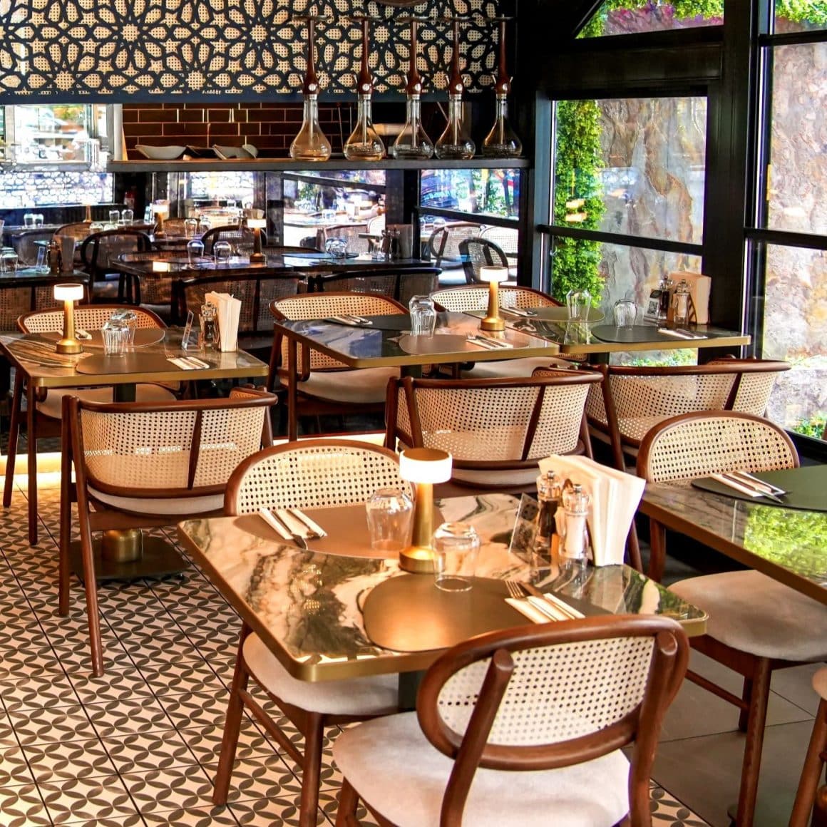 Sala de mese din restaurantul Beyti, restaurant turcesc București