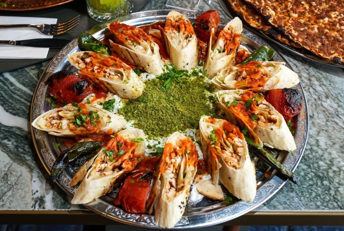 platou cu ANATOLIAN BEYTI de la Beyti restaurant București