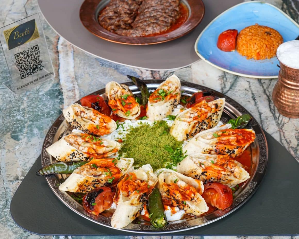 Anatolian Beyti, un preprat din bucătăria turcească autentică, de la Beyti Restaurant București