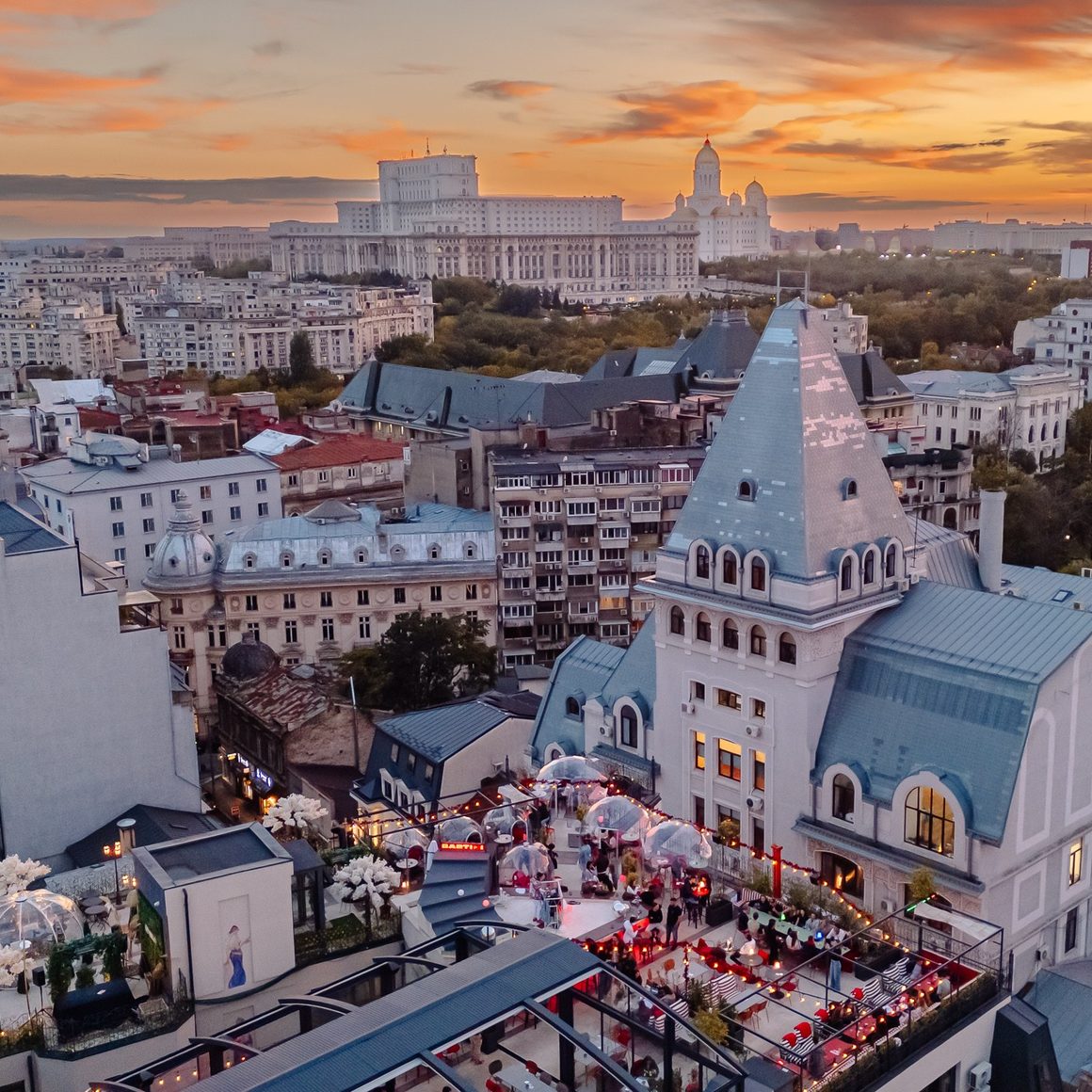Imagine de sus, de ansamblu, cu Bartini Rooftop din București, ales finalist la Best Spot for Cocktail Night în The Great Restaurant Battle Restograf