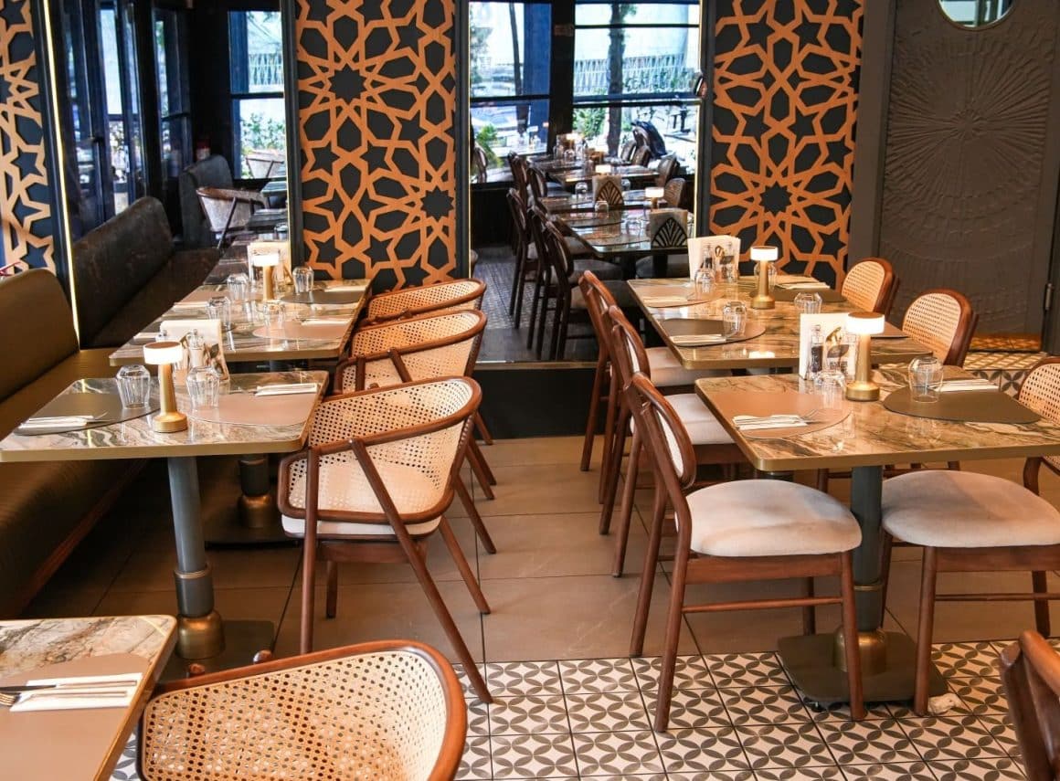 imagine din interiorul restaurantului Beyti cu bucătărie turceasca autentica
