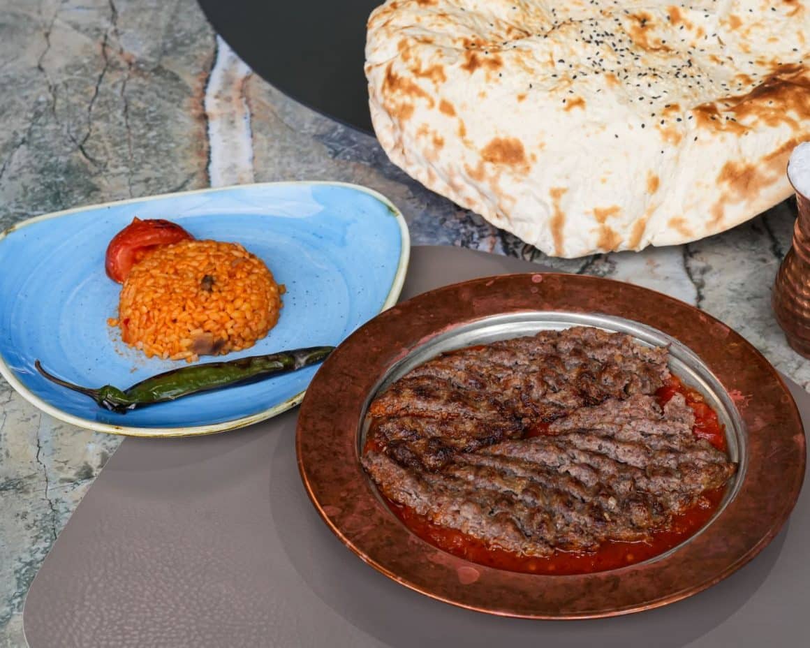 Ezmeli Kebab, un preprat din bucătăria turcească autentică, de la Beyti Restaurant București