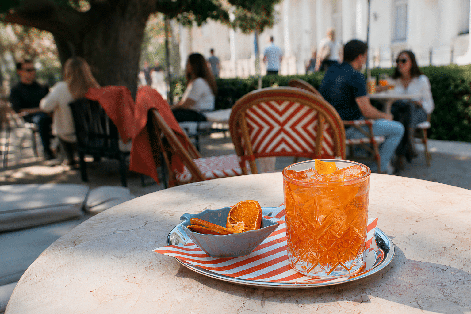 Unde bei un aperitivo bun în București. 10 terase cu vibe italian.