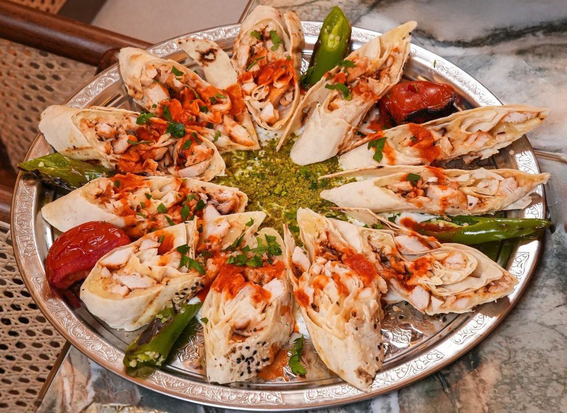 Preparate turcești: Anatolian Beyti de la Beyti restaurant București. Pui marinat cu lavaș