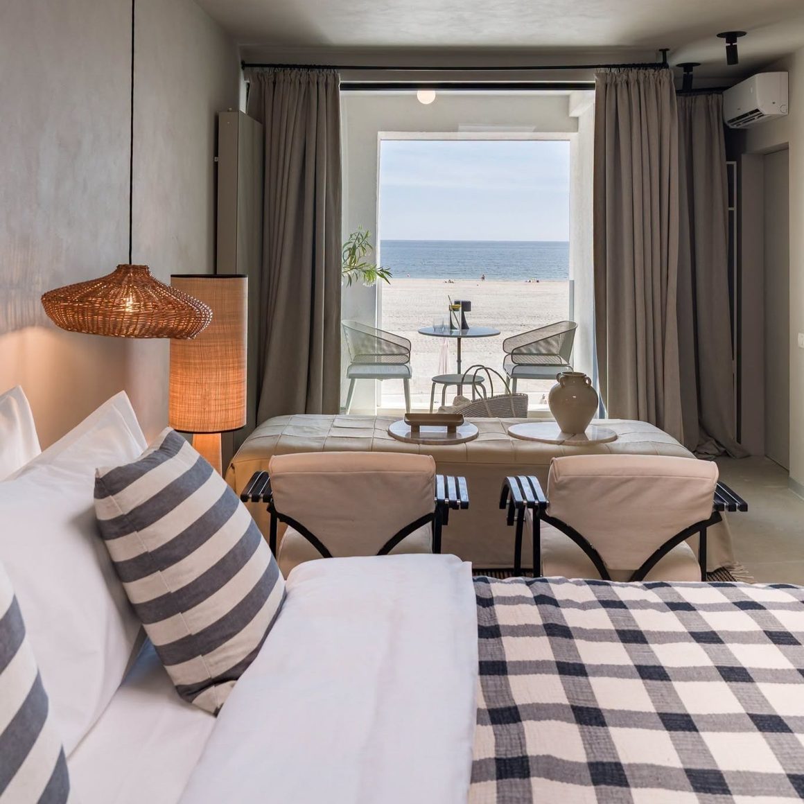 Cameră de hotel cu vedere la mare