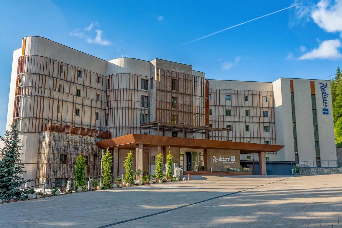 Radisson Blu Hotel Sinaia cota 1400, fotografiat din exterior